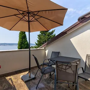 https://apartmani-lili-novi-vinodolski.primorje-gorskikotar.com