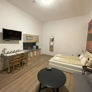 Mano Budapest