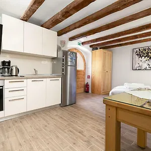 https://studio-apartman-old-town.primorje-gorskikotar.com